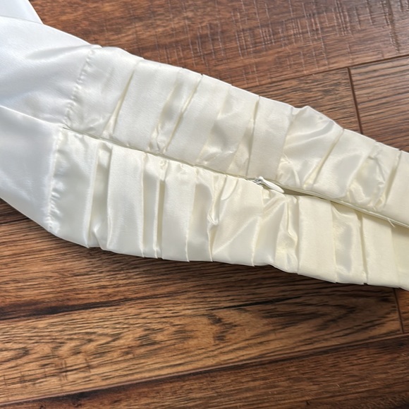 White dress - Picture 6 of 7